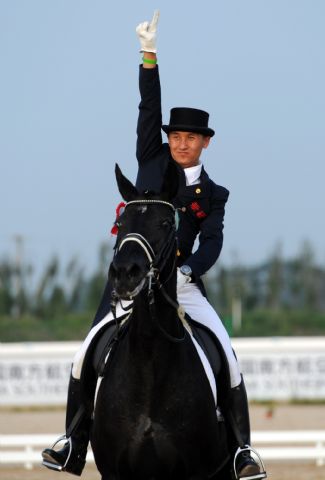 新疆队刘涛 2014中国马术巡回赛北京站盛装舞步骑手介绍