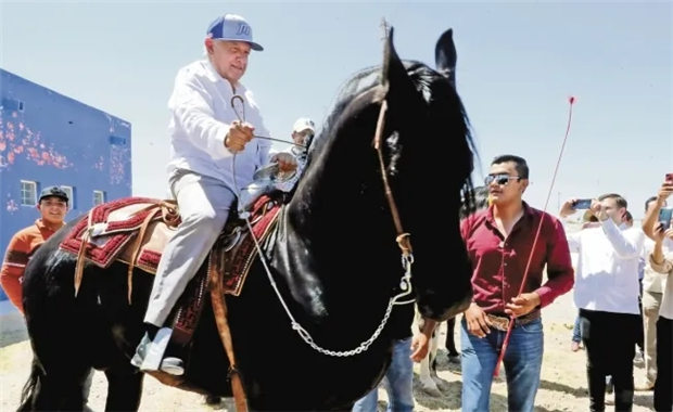 世界各国领导人的马背照片为何越来越多? 大陆赛马网 (11).jpg