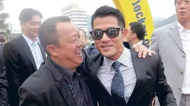 曾志伟爱驹爆冷进前三!“表表马”一路绝尘差点问鼎百万奖金赛马冠军 大陆赛马网 (5).jpg