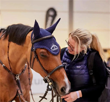 青马课堂:英女王的马儿也不听话?3招教你解决! 大陆马 (4).jpg