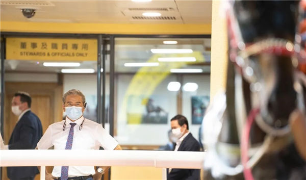 总奖金超1.27亿港元 告东尼成为香港赛马年度累积总奖金最多的练马师 大陆赛马网.jpg