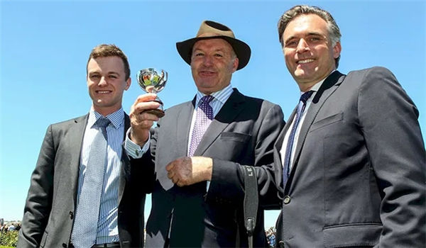 灵犀赛马第27次成为澳洲维多利亚州城市赛冠军练马师 大陆赛马网.jpg