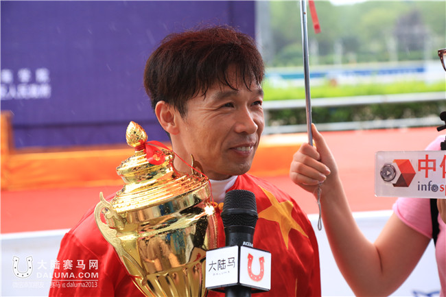 2016武汉速度赛马公开赛上半程收官赛 大陆赛马网 (17).JPG