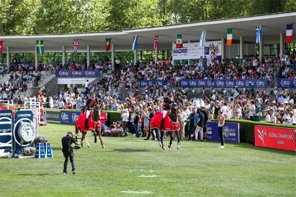 环球团体冠军赛马德里站 柏林鹰队再次卫冕冠军 大陆马.jpg