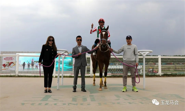 张明亮、陆金贵包揽2岁马赛事双冠!“骐骥东兴”、“飞霞踏雪”B组夺冠 大陆马 (6).jpg
