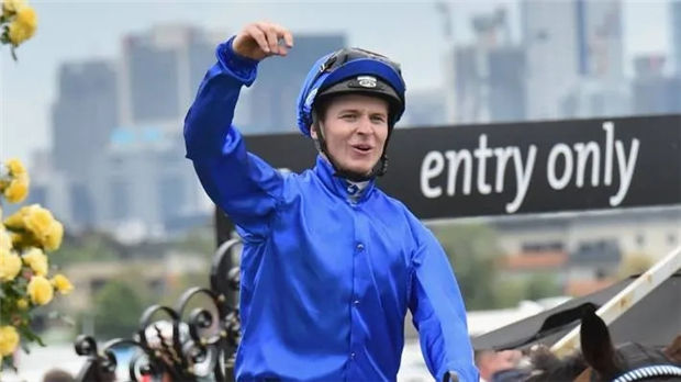 把热门赛马骑成倒数,“魔鬼”天才骑师被罚停赛三周!此前因赌马被禁赛18个月 大陆赛马网 (3).jpg