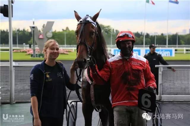 把戴安娜大奖赛带到你身边②:百年古堡是赛马场最美背景 17.jpg