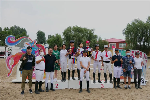 我们一起,为爱而骑!CKUR中联骑士联盟王奇琦与她心中一辈子的好朋友“雅典娜” 青马网大陆马 (2).jpg