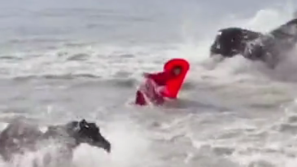 8秒火爆全网的策马副局长贺娇龙:带货扶贫1.4亿,落马肋骨骨折 大陆马 (2).png