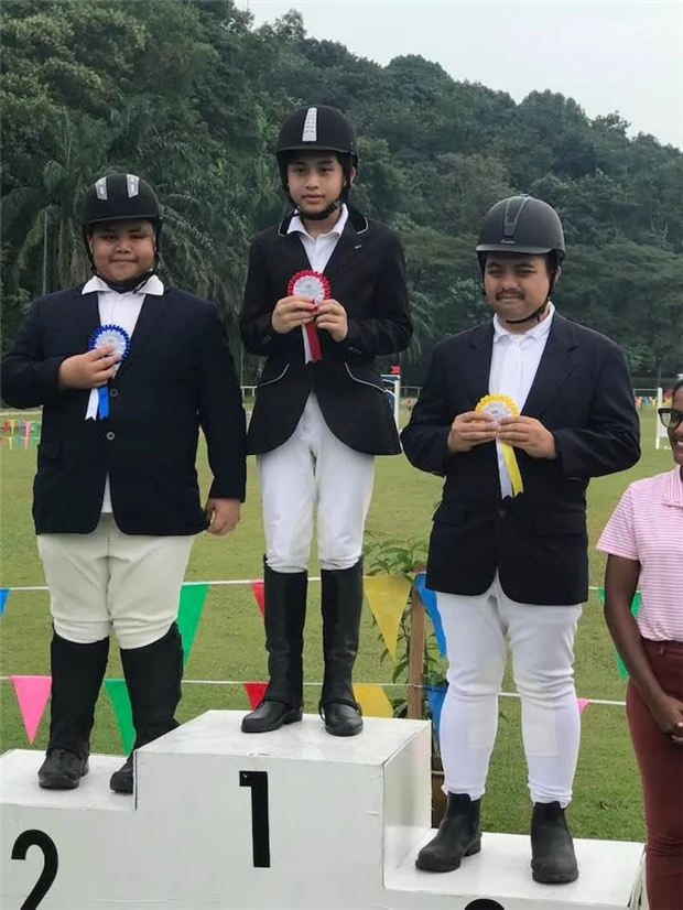 让马术治疗照亮自闭症儿童的“星空”:了解吉隆坡Green Apple马术治疗机构 青马网大陆马 (2).jpg