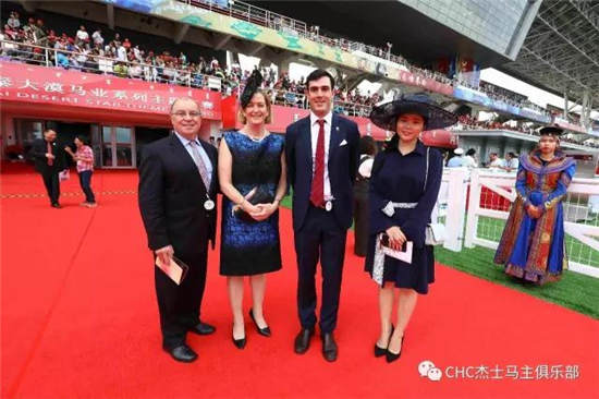 国内最时尚的赛马节落幕:男士彰显激情,女士诠释优雅13.jpg