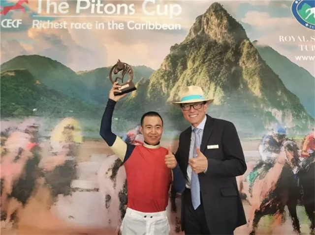 中国内地的速度赛马进入冬歇期,但中国赛马人的海外捷报频传,这一次为我们带来喜讯的是大陆目前唯一在国外征战的骑师——覃勇 (2).jpg