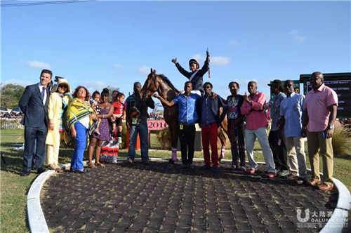 中国骑师在巴巴多斯最大赛事日上夺冠 (4).jpg