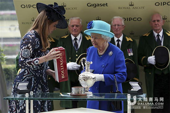 2016皇家阿斯科特赛马会第5日全记录:女王赛马夺冠 (2).jpg