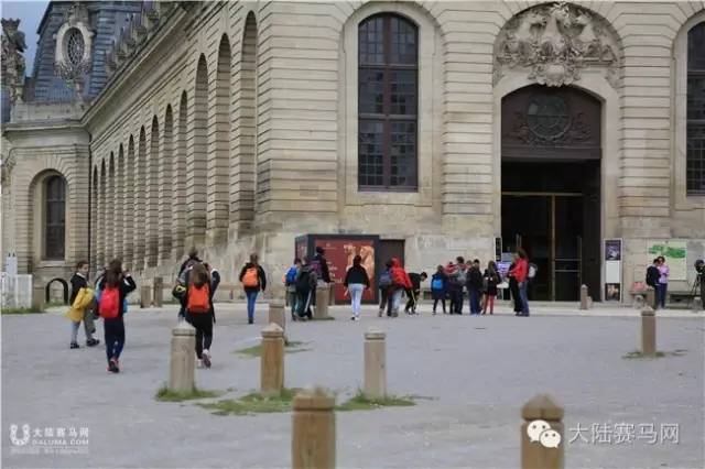 把戴安娜大奖赛带到你身边②:百年古堡是赛马场最美背景 6.jpg