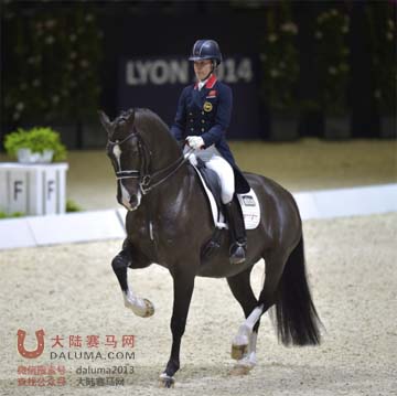 马术史新纪录——英国骑手占据场地障碍、盛装舞步、三项赛3个世界第一 大陆赛马网