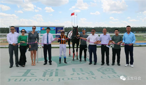 华宇马业明星赛马“万事俱备”:80万奖金中国马主联盟蓝钻锦标冠军 大陆赛马网 (8).jpg