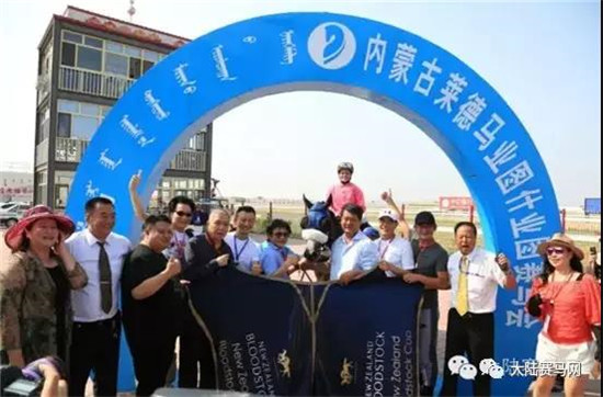 中国·内蒙古第三届国际马术节-大陆赛马网.jpg
