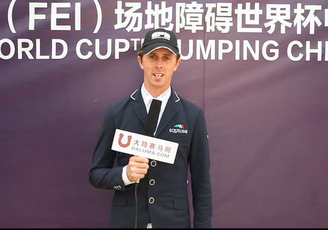 世界排名第一的马术场地障碍骑手Ben Maher接受大陆赛马网采访.jpg