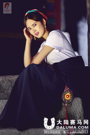 第九届格萨尔赛马节成功举办 获“草原百灵鸟”央金次卓助阵.jpg