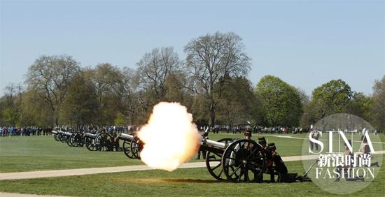 庆祝女王89岁生日的礼炮 大陆赛马网
