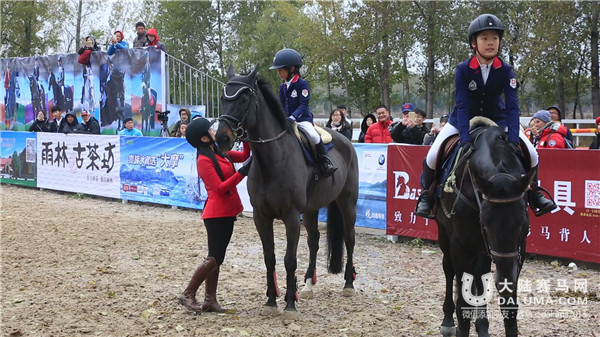 开幕式7岁的小骑手.JPG