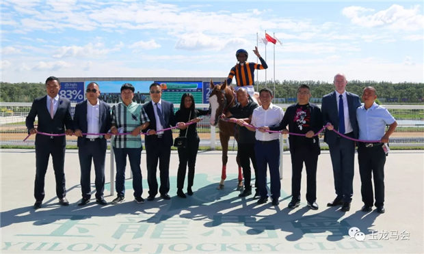2019玉龙赛道1200米最快赛马:“华宇风度”,缔速1分10秒90 大陆赛马网 (2).jpg