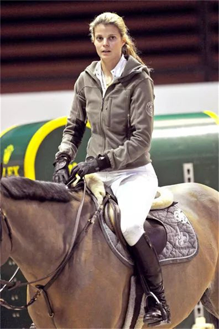 田亮女儿森碟马术照上热搜!听听星二代怎么看待“马术”! 大陆马 (1).jpg