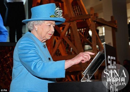 正在发twitter的女王大人 大陆赛马网