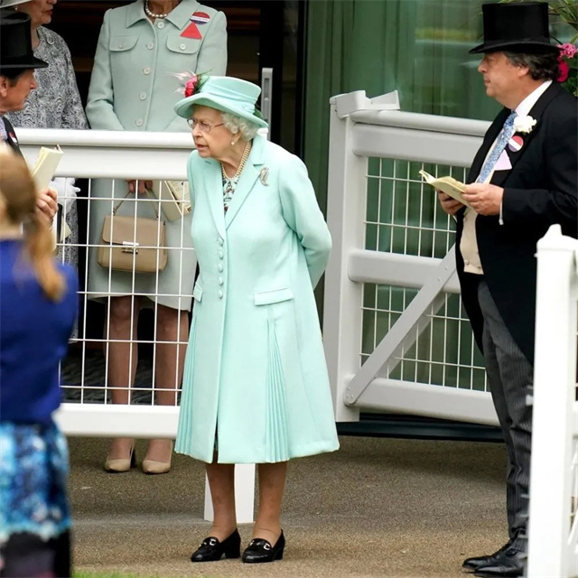 英国皇家牙雅士谷赛马会最后一日女王终于现身 (2).jpg
