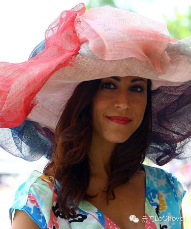 古堡,骏马,美女,音乐节……戴安娜大奖赛满足你对法国的所有浪漫想象 15.jpg