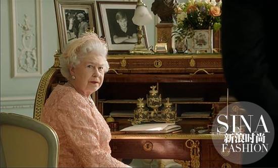 奥运会小短片里的和邦德一同出镜的女王大人 大陆赛马网