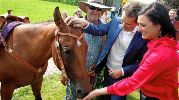 世界各国领导人的马背照片为何越来越多? 大陆赛马网 (13).jpg