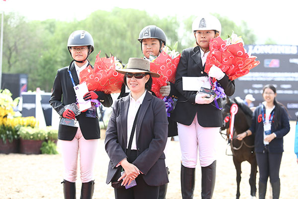 专访冠军小骑手苏铭钰父亲:有马的童年更有意义 大陆赛马网