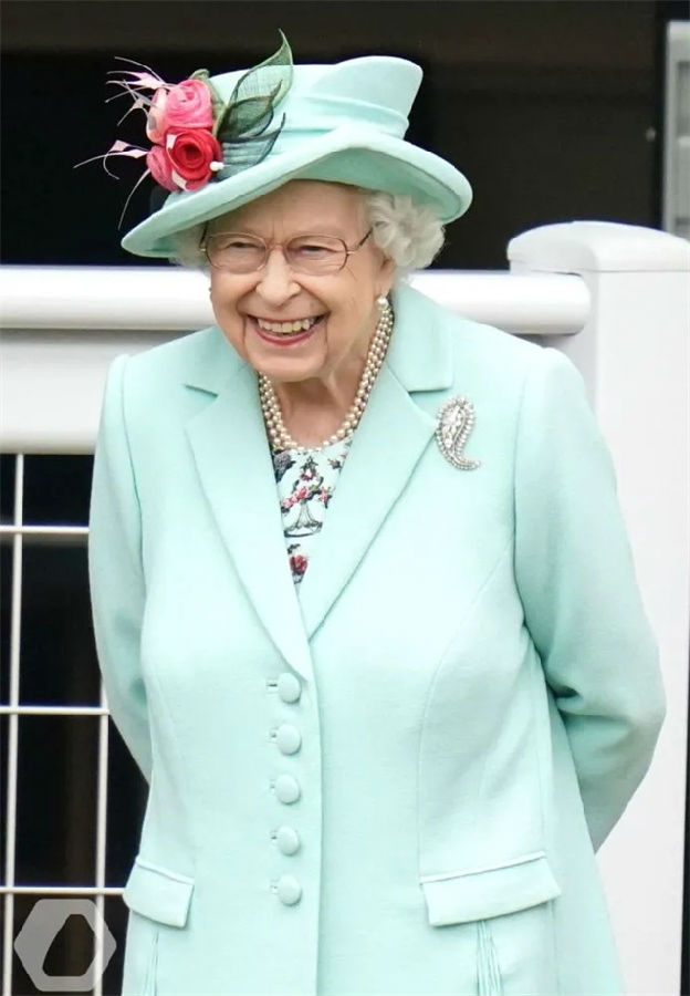 英国皇家牙雅士谷赛马会最后一日女王终于现身 (3).jpg