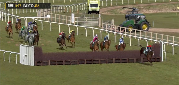 “红朗姆”再度胜出英国国家障碍大赛马?原来是虚拟赛马!大陆赛马网 (1).jpg