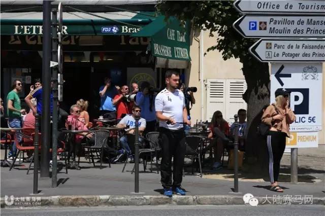 把戴安娜大奖赛带到你身边②:百年古堡是赛马场最美背景 14.jpg