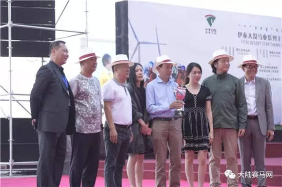 伊泰大漠马业“鄂尔多斯金杯”赛马日赛事视频欣赏.webp (22).jpg