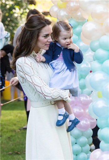 竟有这么多爱骑马的明星孩子!祝小骑士们儿童节快乐! 青马网大陆马 (3).jpg
