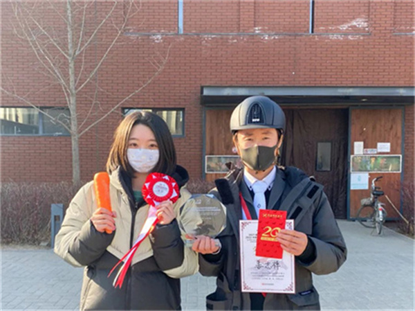 CKUR高二骑手杨慕茜:马术和学业我都要!大陆马 (6).jpg