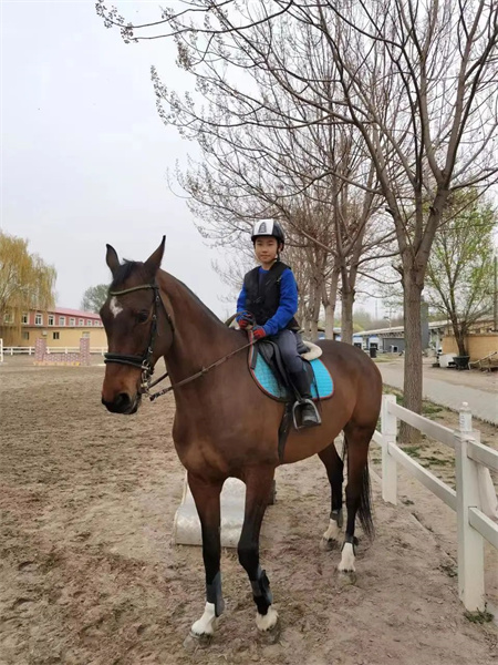 CKUR中联骑士联盟马术俱乐部9岁小骑手大龙：深情演绎“龙马精神”
