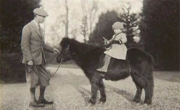 96岁英国女王,爱牠爱了92年! 大陆马 (3).png