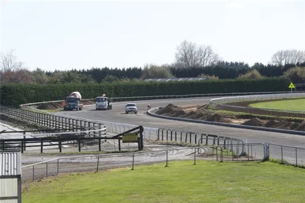 疫情致澳洲建筑公司无法入境修跑道 新西兰剑桥赛马会期待特别豁免 大陆赛马网.jpg