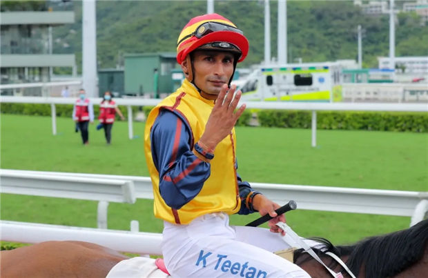 田泰安连下四城登上香港沙田主席赛马日骑师王宝座 大陆赛马网.jpg