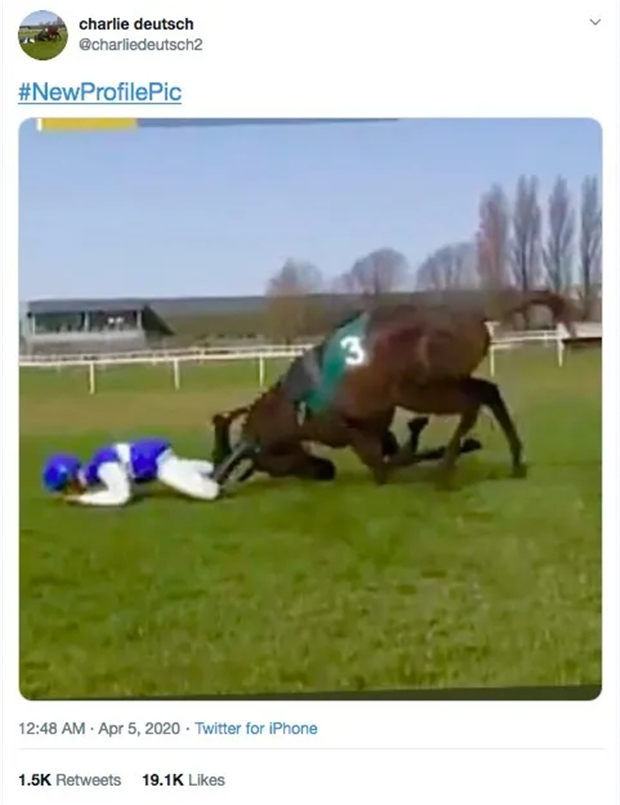 “红朗姆”再度胜出英国国家障碍大赛马?原来是虚拟赛马!大陆赛马网 (2).jpg