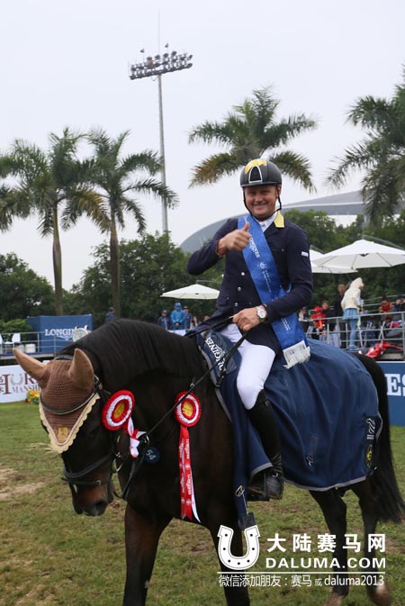 乌尔里奇·基尔霍夫冠军赛夺冠后 大陆赛马网.jpg