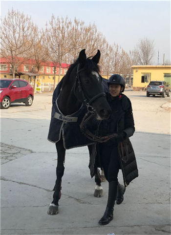 我们一起,为爱而骑!CKUR中联骑士联盟王奇琦与她心中一辈子的好朋友“雅典娜” 青马网大陆马 (1).jpg