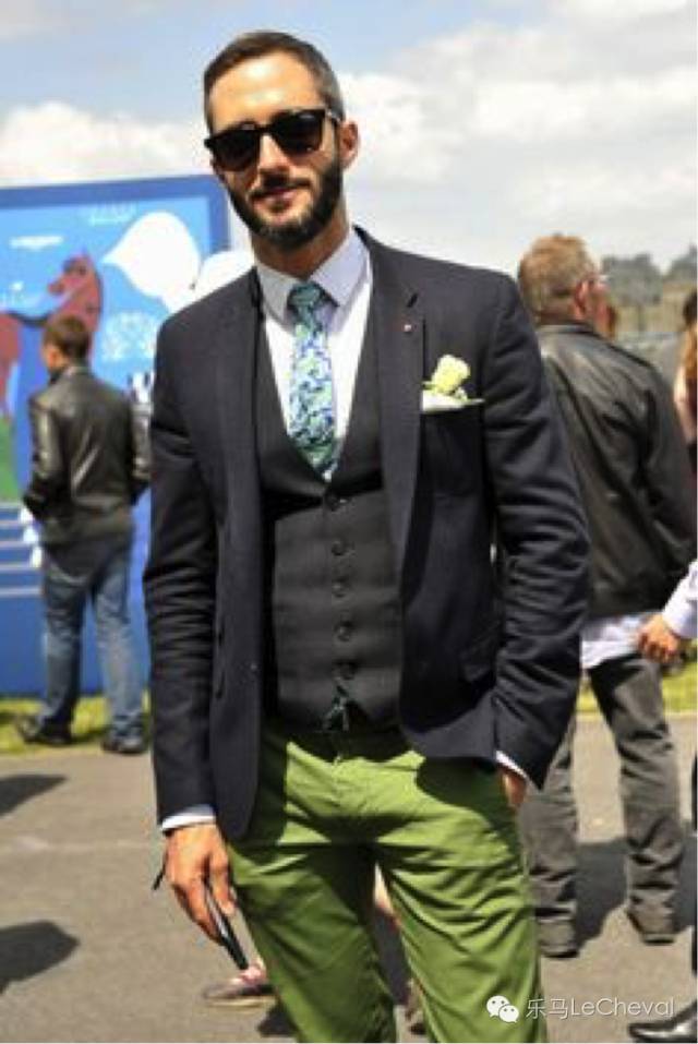 赛马场上体会真正的法式优雅:这么穿戴就是戴安娜优雅小姐! 33.jpg