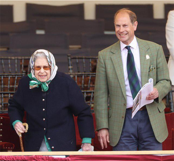 英国女王现身皇家温莎马展 大陆马 (3).png