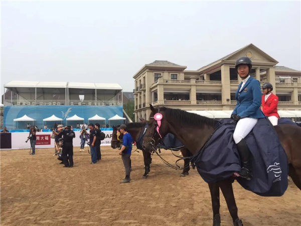 被北大录取的马术女孩宫婧溪:小朋友总会轻言放弃,但长大后会感谢家长的坚持! 青马网大陆马 (4).jpg